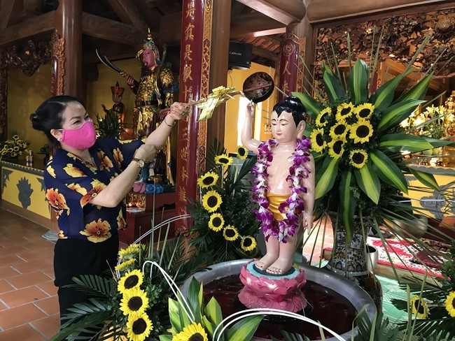 Leaders of agencies congratulate on Buddha's birthday to Tieu Dao pagoda